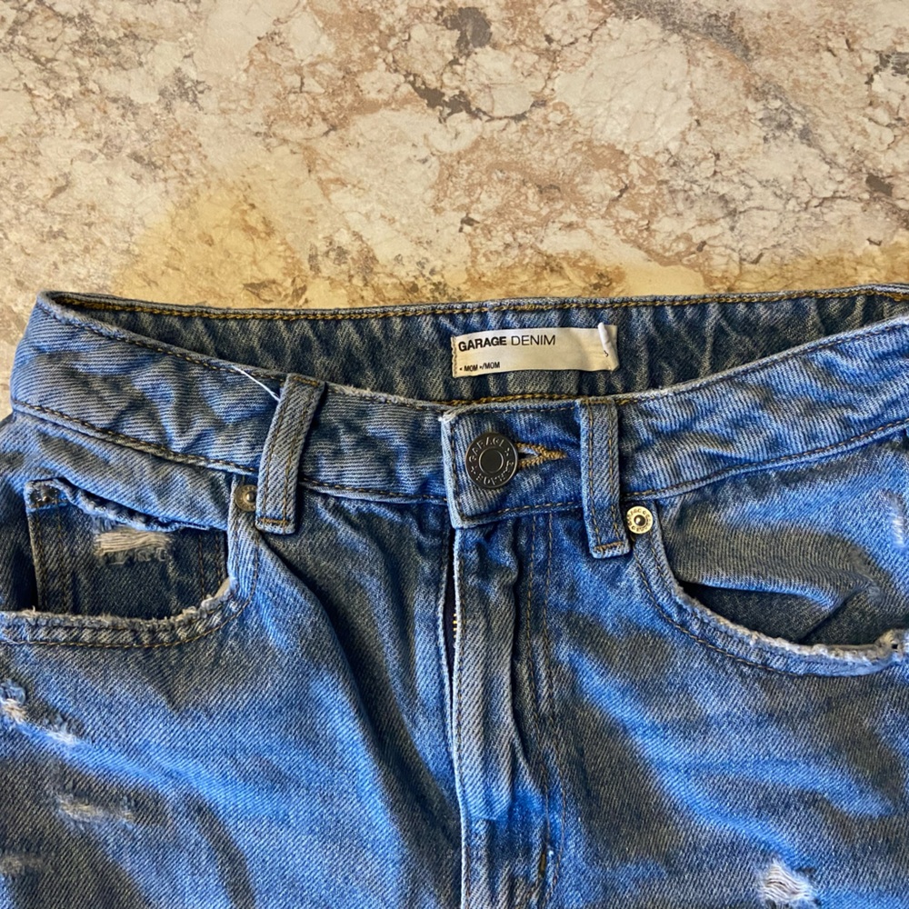 Garage Mom Jeans. Size 00. Light Blue Wash.